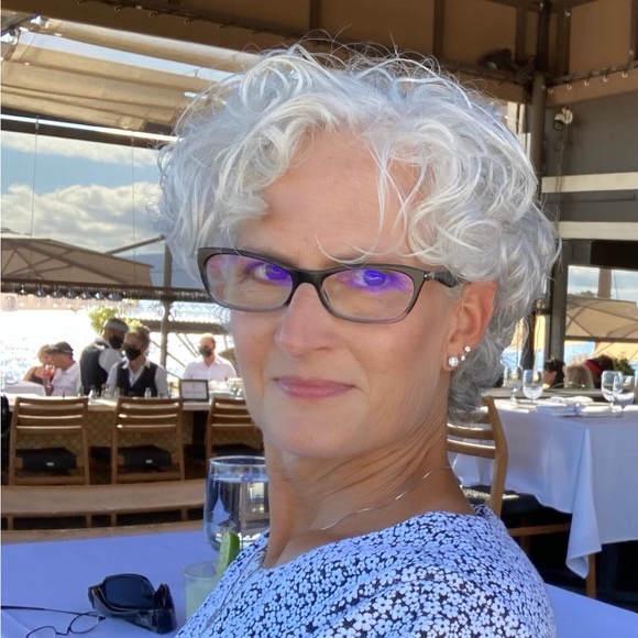 Meet your Posher, Kris - Picture 1 of 1